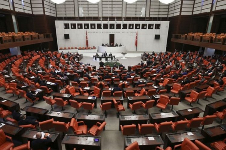 Sosyal medya d&uuml;zenlemesi yasalaştı!