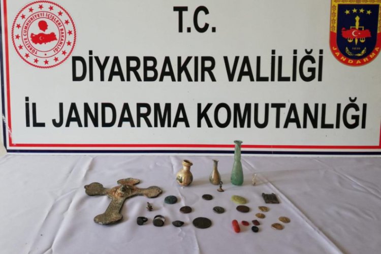Tarihi eserleri satmaya &ccedil;alışırken yakalandılar