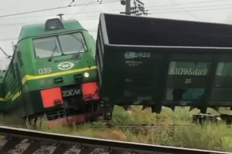 Rusya'da iki tren &ccedil;arpıştı