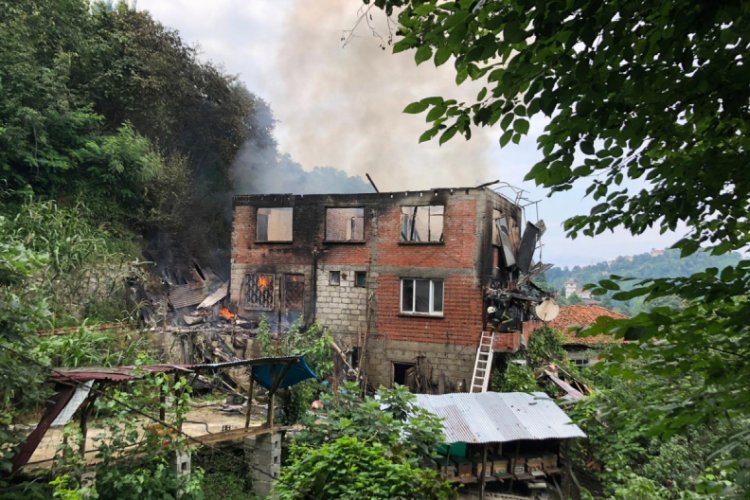 2 katlı ev kullanılamaz hale geldi