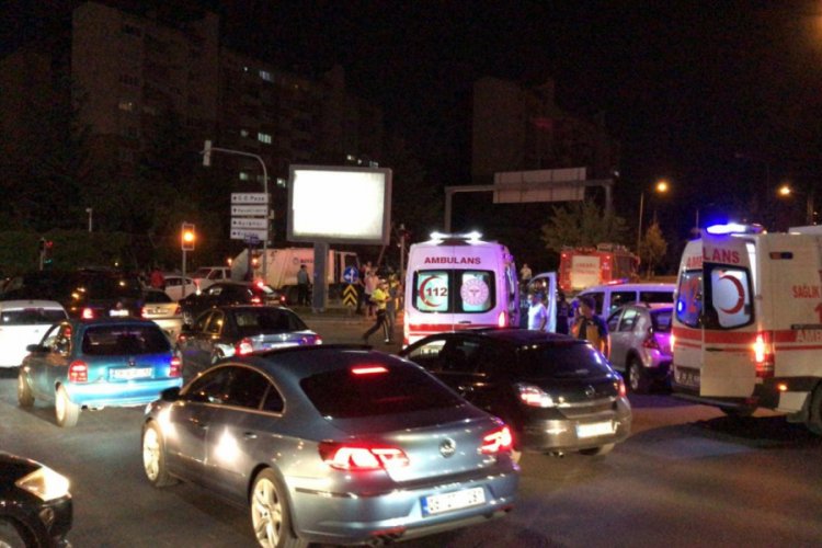 Irak B&uuml;y&uuml;kel&ccedil;iliğine ait otomobil kaza yaptı: 4 yaralı