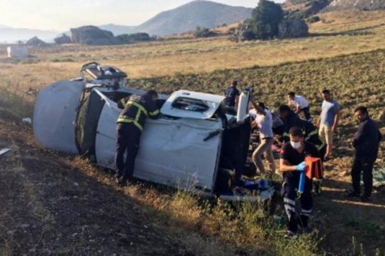 Hafif ticari ara&ccedil; tarlaya u&ccedil;tu: 3'&uuml; &ccedil;ocuk 5 yaralı