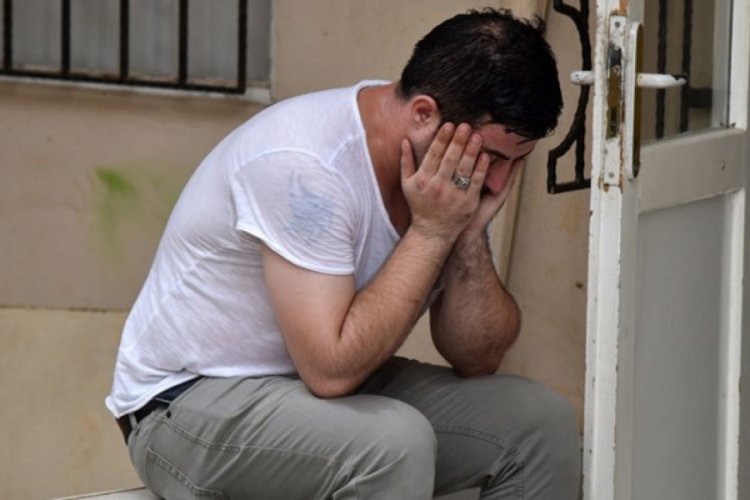 'D&uuml;şt&uuml;' diyerek g&ouml;zyaşı d&ouml;kt&uuml;ğ&uuml; sevgilisini d&ouml;verek &ouml;ld&uuml;rd&uuml;ğ&uuml; ortaya &ccedil;ıktı