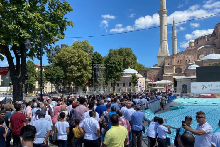 Ayasofya Camii'ne yoğun ilgi devam ediyor