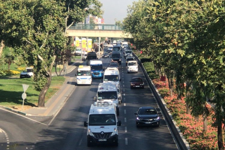 Bursa'da d&ouml;rt g&uuml;nl&uuml;k tatilin ardından trafikte yoğunluk başladı