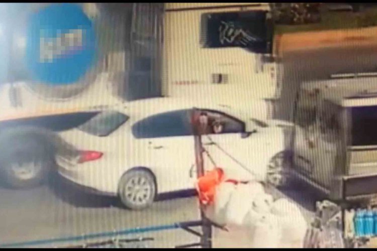 Kaza sonrası s&uuml;t tankeri s&uuml;r&uuml;c&uuml;s&uuml; tekme tokat d&ouml;v&uuml;ld&uuml;