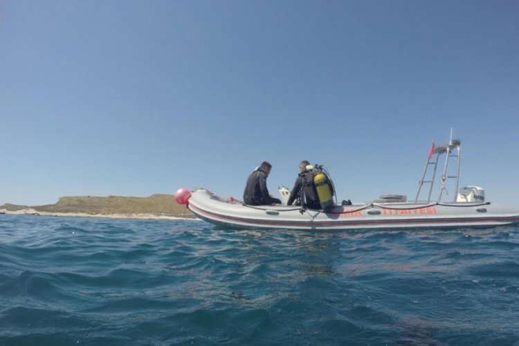 İzmir itfaiyesinin dalgı&ccedil;ları Sarp'ı arıyor
