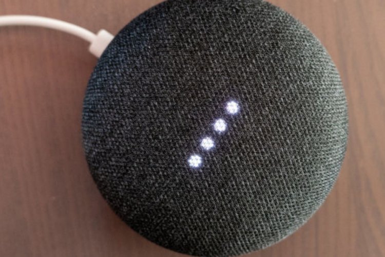 Google, 'yanlışlıkla' akıllı hoparlörlerine evdeki nesnelerin sesini dinleme özelliği yüklemiş!