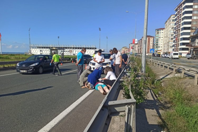 Minib&uuml;s&uuml;n &ccedil;arptığı kadını hayata d&ouml;nd&uuml;rmek i&ccedil;in b&uuml;y&uuml;k &ccedil;aba harcadılar!