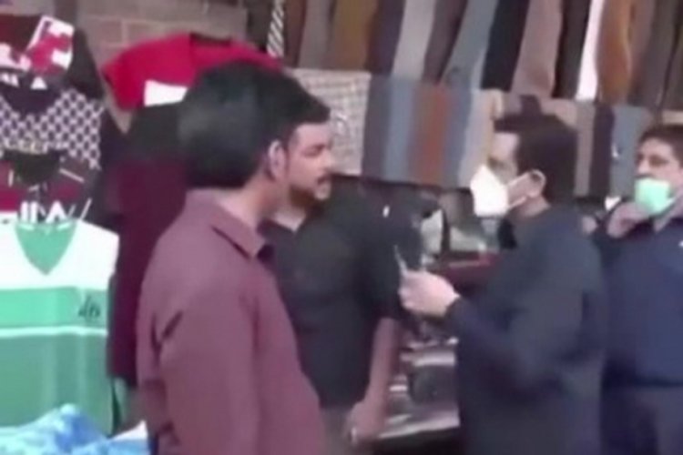 Muhabir maske takmayanları tokatladı, sosyal medyada izlenme rekoru kırdı