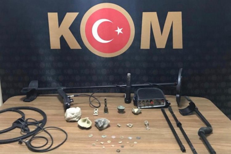 Uyuşturucuyla yakalanan ş&uuml;phelinin evinde tarihi eser bulundu