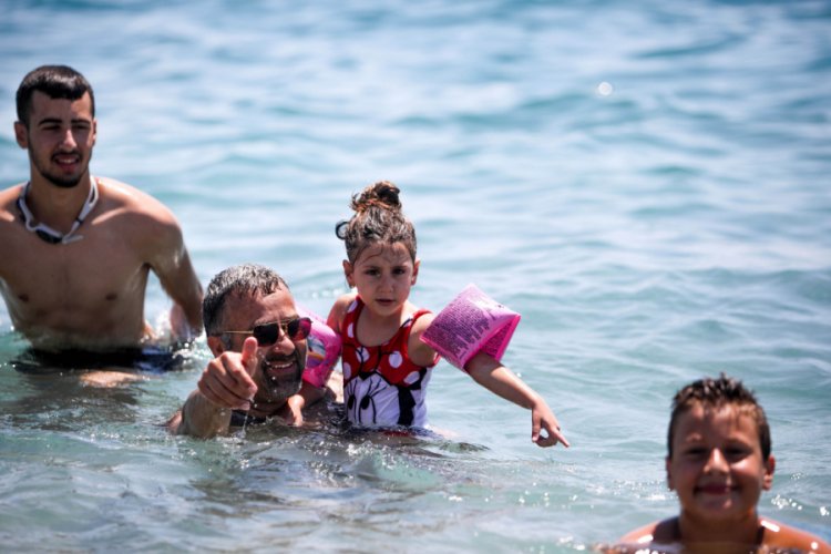 Antalya'da i&ccedil; pazarda bayram hareketliliği turizmcileri umutlandırdı