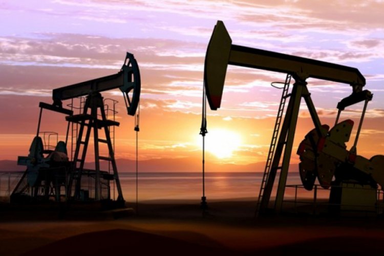 ABD'nin ham petrol &uuml;retiminde 40 yılın en b&uuml;y&uuml;k aylık d&uuml;ş&uuml;ş&uuml;