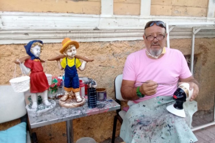 Bursa'da 25 yıllık kaleci heykel ve boyama sanatına el attı