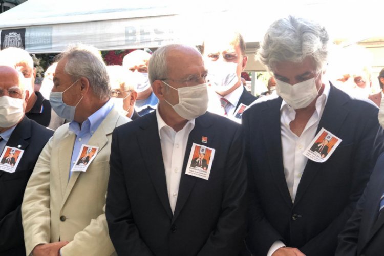 Kılı&ccedil;daroğlu, Murtaza &Ccedil;elikel'in cenazesine katıldı