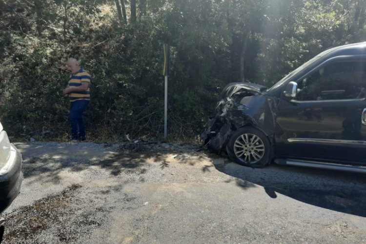 Bursa'da trafik kazasında 4 kişi yaralandı