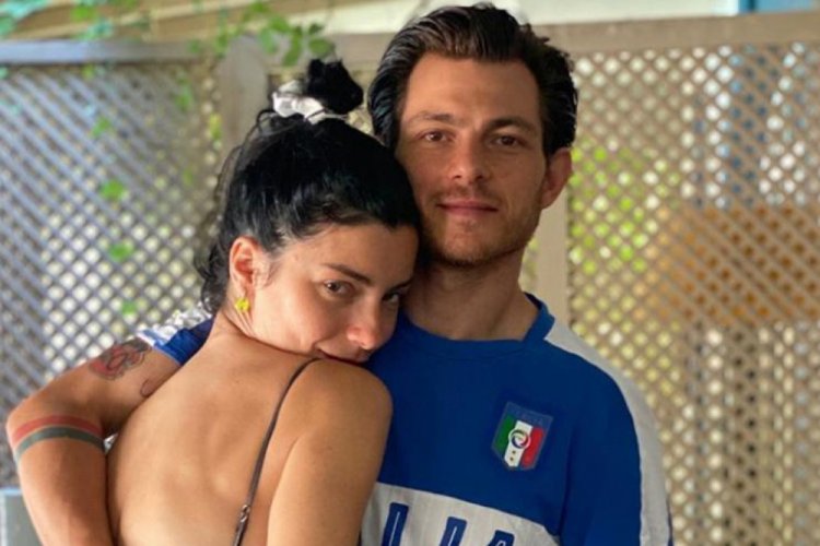 Merve Boluğur sevgilisi istediği i&ccedil;in d&ouml;vme yaptırmış