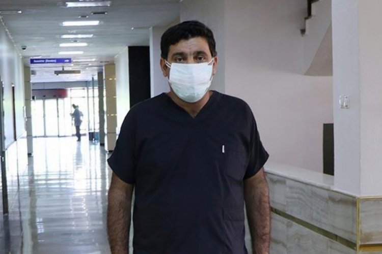 Coronavir&uuml;s&uuml; yenip g&ouml;revine d&ouml;nen hemşireye &ccedil;irkin saldırı!