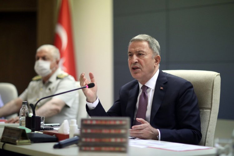 Bakan Hulusi Akar, general ve amirallerle bir araya geldi