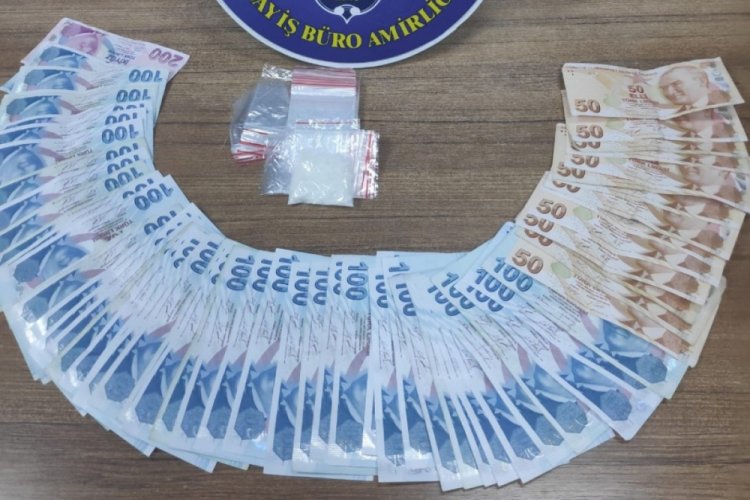 İ&ccedil; &ccedil;amaşırına sakladığı uyuşturucu madde ile yakalandı