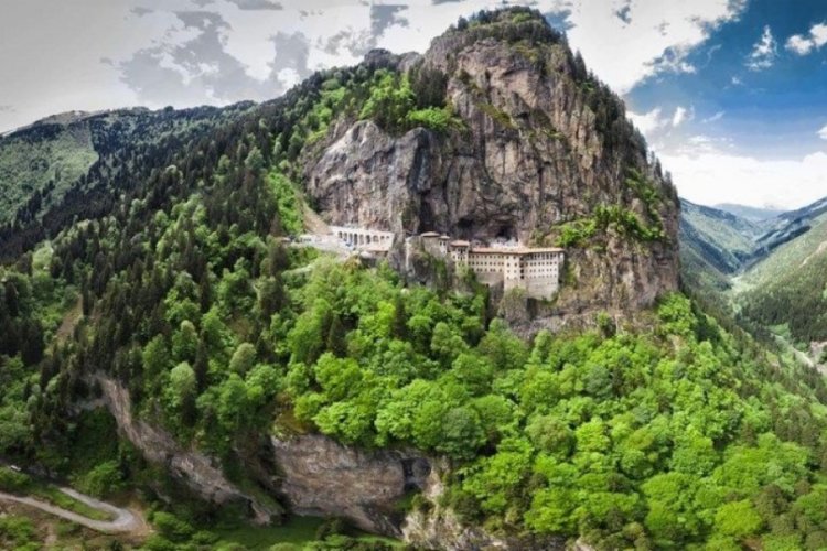 S&uuml;mela Manastırı'ndaki fresklerde tahribat oluştuğu iddiası