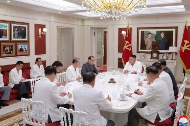 Kuzey Kore lideri Kim'den 5 yıl sonra ilk kez bir sel b&ouml;lgesine ziyaret