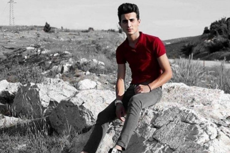 Başını trakt&ouml;re sıkıştıran gen&ccedil; hayatını kaybetti