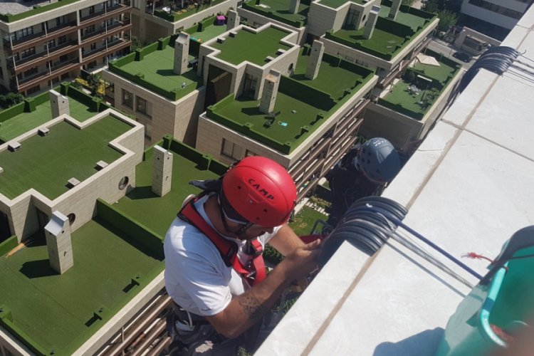 Bursa'da hayatları 11 mm'lik ipe bağlı