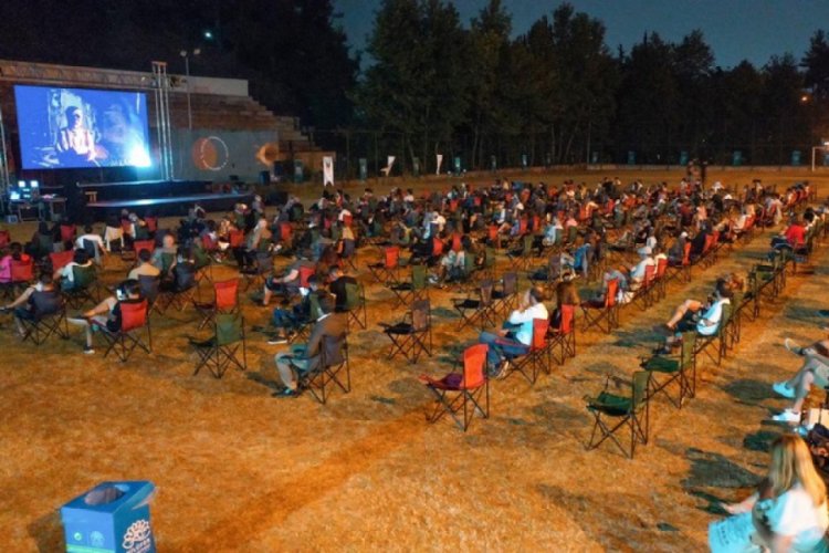 Bursa &Ccedil;alı'da yıldızların altında sinema keyfi