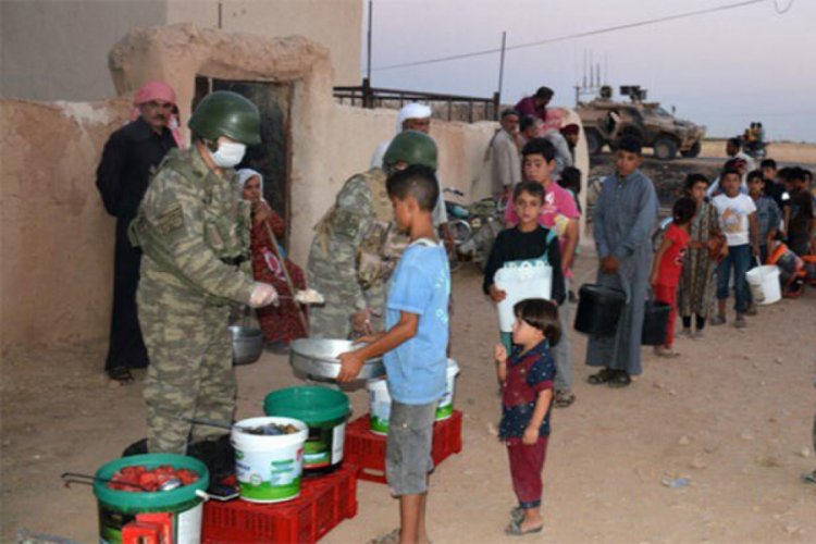 Mehmet&ccedil;ik, mazlumlarla yemeğini paylaşmaya devam ediyor