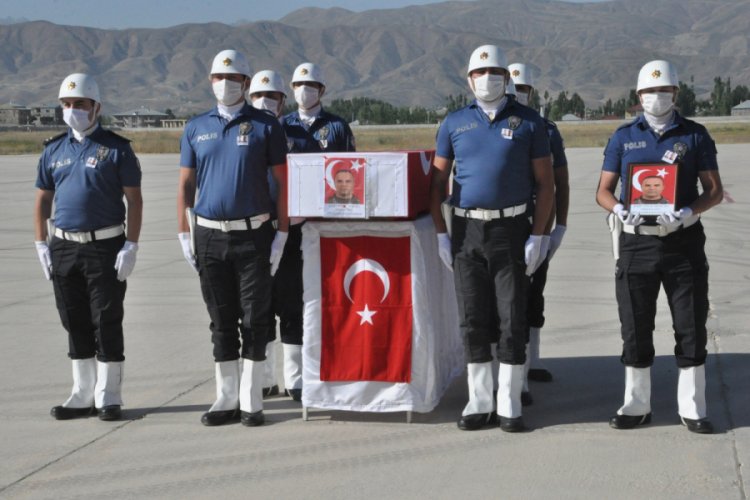 Şehit polisler memleketlerine uğurlandı