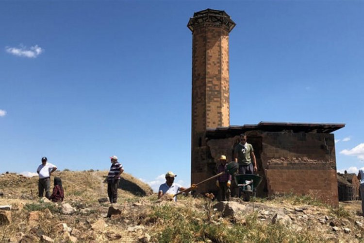 Ani &Ouml;ren Yeri'ndeki kazı &ccedil;alışmalarında mescit kalıntısı bulundu