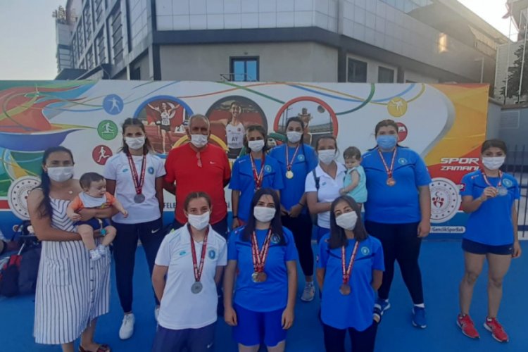 Bursa'da gen&ccedil;ler pistin tozunu attı