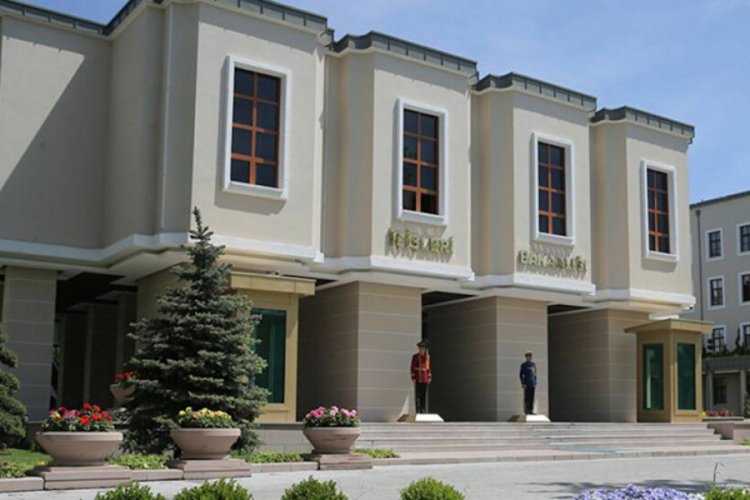 İ&ccedil;işleri Bakanlığı duyurdu: 2'si anne oğul 3 ter&ouml;rist teslim oldu