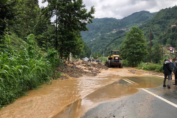 Rize'de sağanak yağış etkili oldu