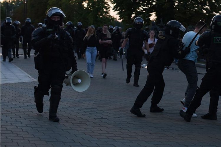 Belarus'taki protestoların ikinci g&uuml;n&uuml;nde 2 binden fazla kişi g&ouml;zaltına alındı