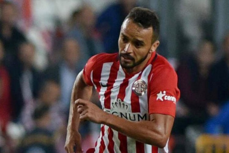 Antalyaspor'da Charles Silva ile yollar ayrıldı