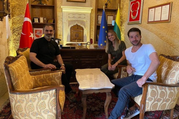 Maria ile Mustafa'nın başrollerinden ziyaret