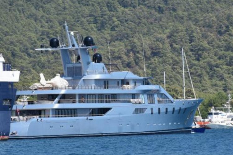 Marmaris'e demir atan l&uuml;ks yat, 1.5 milyon TL bıraktı