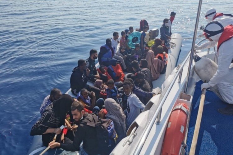 Yunanistan'ın geri ittiği 40 d&uuml;zensiz g&ouml;&ccedil;men kurtarıldı