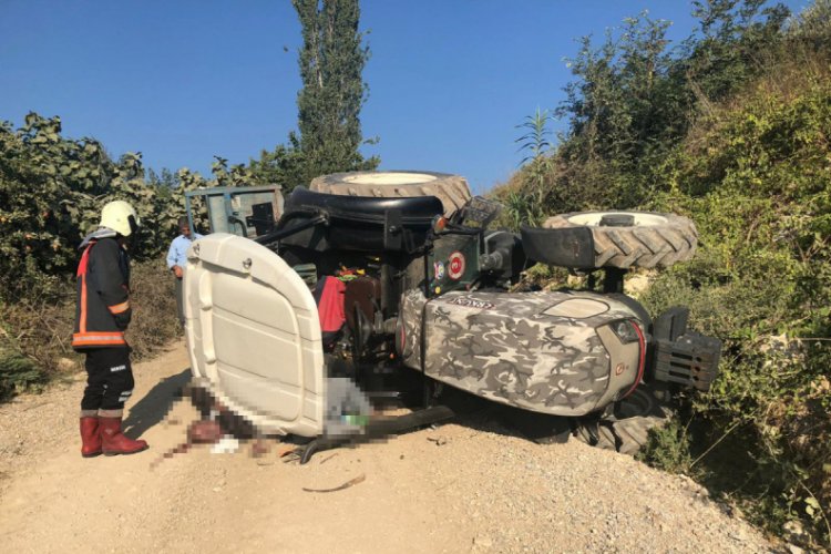 Karı koca, devrilen trakt&ouml;r&uuml;n altında kalarak hayatlarını kaybetti