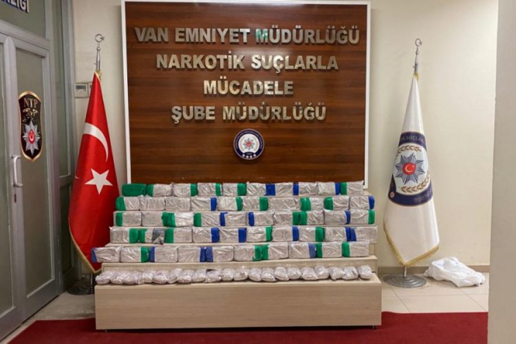 Kamyonette 61 kilo eroin ele ge&ccedil;irildi