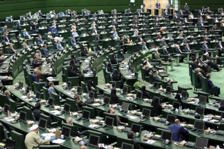 İran Meclisi, Ruhani'nin sunduğu Sanayi Bakanı adayına g&uuml;venoyu vermedi