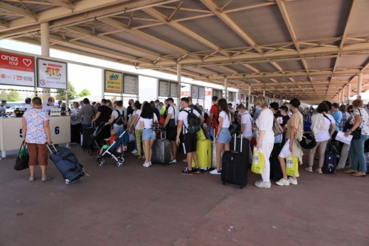 Antalya bu yıl ilk kez yaklaşık 35 bin Rus turist geldi