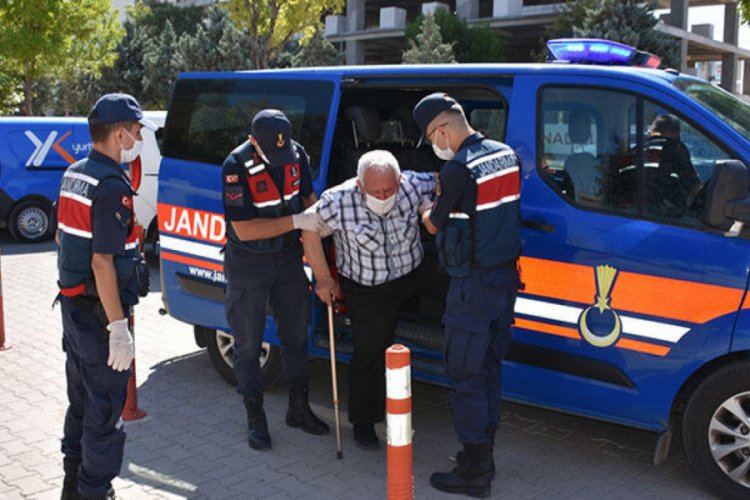 Şehre taşınmak isteyen eşini tabancayla vurdu