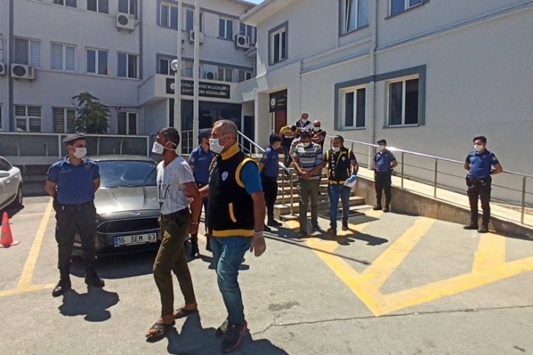 Bursa'da eski eş kavgasının sanıkları adliyeye sevk edildi