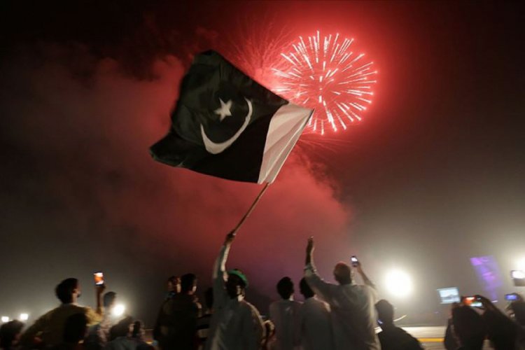 Pakistan'da bağımsızlığın 73. yılı Kovid-19 &ouml;nlemleri altında kutlanıyor