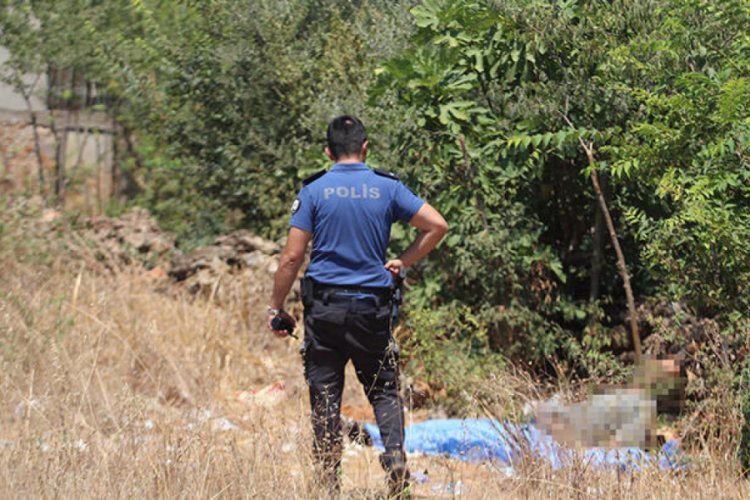 Boş arazide erkek cesedi bulundu