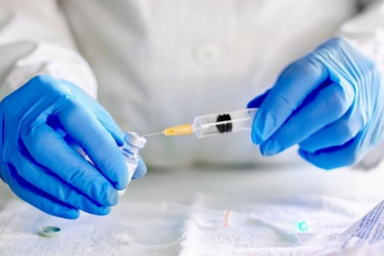 AstraZeneca corona vir&uuml;s aşısı i&ccedil;in tarih verdi