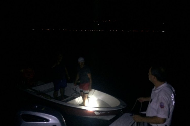 Bursa'da g&ouml;l&uuml;n ortasında mahsur kaldılar